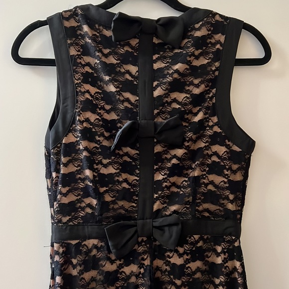 Forever 21. Size medium, black floral lace overlay on a tan coloured fabric. - Picture 3 of 5